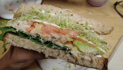 野菜たっぷりでヘルシーなサンドイッチ屋さんin マノア【Andy's Sandwiches & Smoothies】